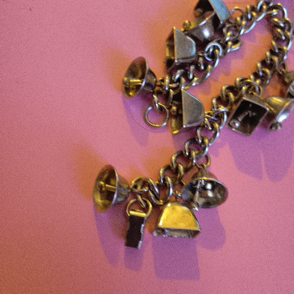 Bell silver tone vintage bracelet. - Picture 6 of 7